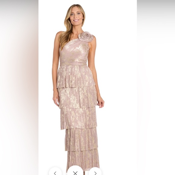 Alex Marie Dresses & Skirts - Alex Marie 4 Iridescent Blush Maxi Sleeveless U neck line Fit Flare Formal Dress